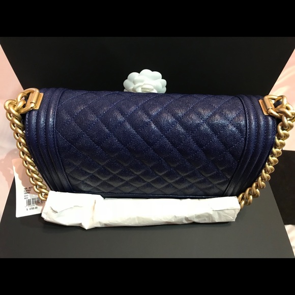 🚨SOLD🚨NWT Authentic CHANEL Boy Flap Bag - Picture 4 of 8